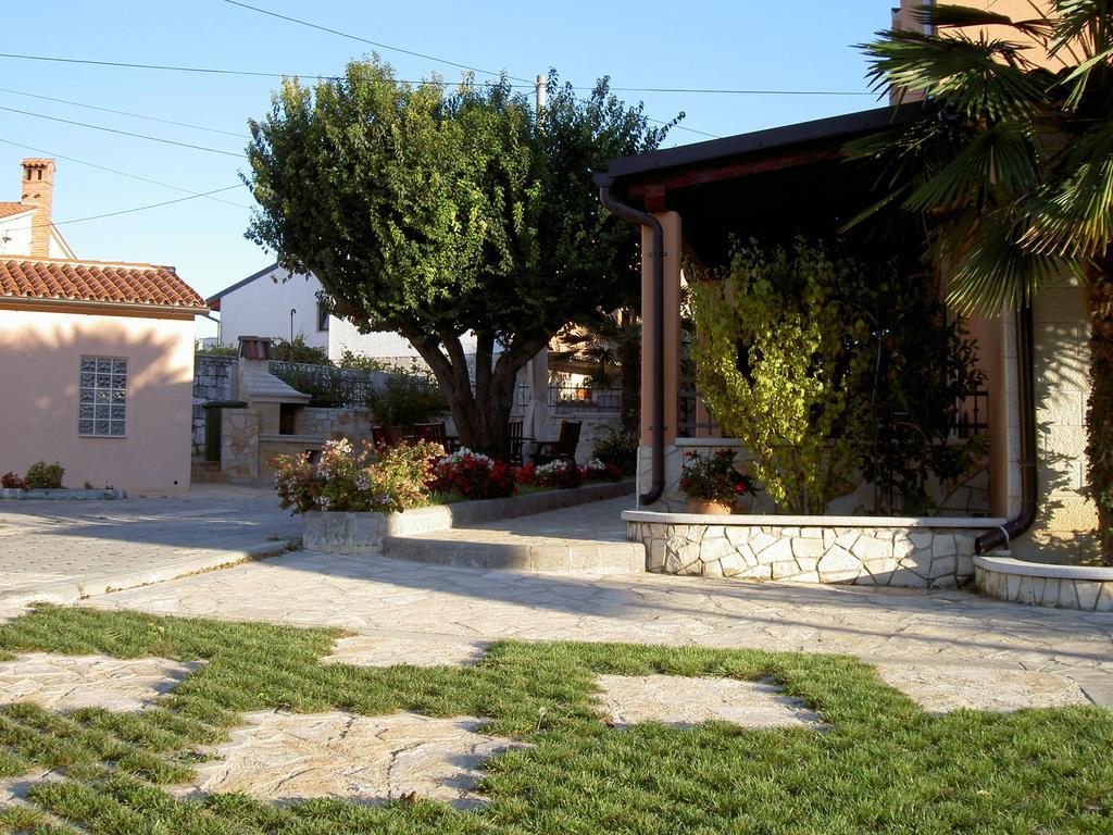 Apartments Kori Фунтана Стая снимка