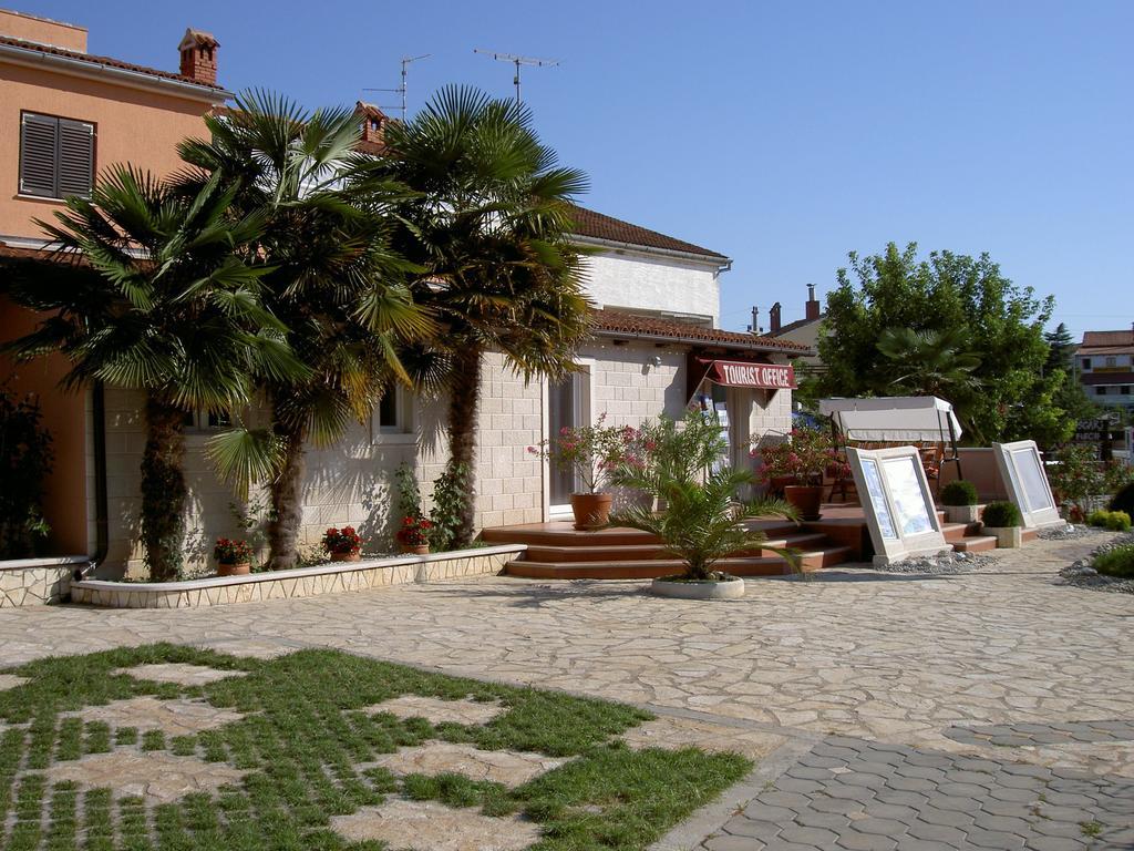 Apartments Kori Фунтана Стая снимка