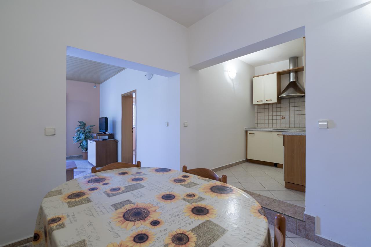 Apartments Kori Фунтана Екстериор снимка